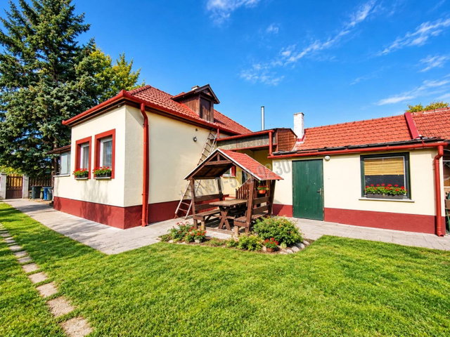 Eladó családi ház, Mosonmagyaróváron 74.99 M Ft, 6 szobás
