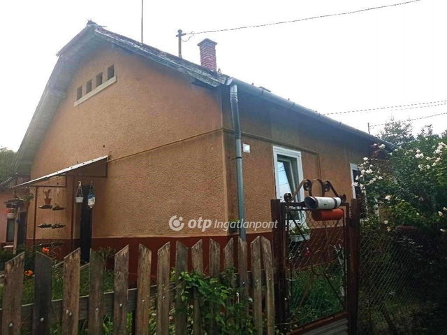 Eladó ikerház, Salgótarjánban 8.5 M Ft, 2 szobás