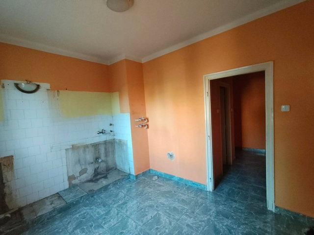 Eladó téglalakás, Komlón, Alkotmány utcában 22.9 M Ft