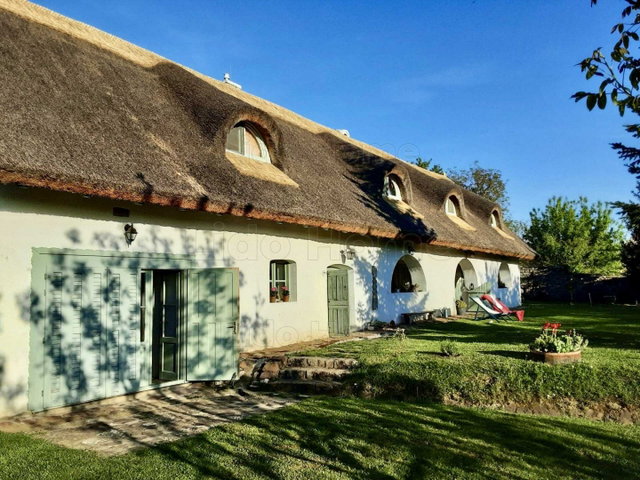 Eladó családi ház, Köveskálon 190 M Ft, 6 szobás