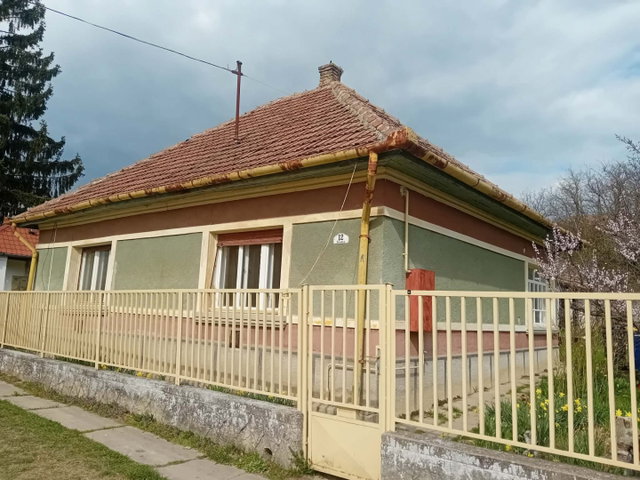 Eladó családi ház, Úrin 36.5 M Ft, 3 szobás