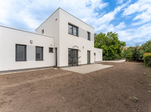 Eladó családi ház, Székesfehérvárott 149.9 M Ft, 4 szobás