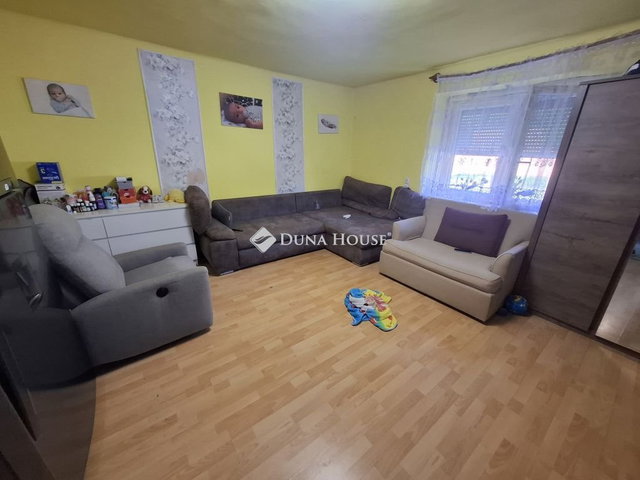 Eladó családi ház, Kiskunfélegyházán 23 M Ft, 1 szobás