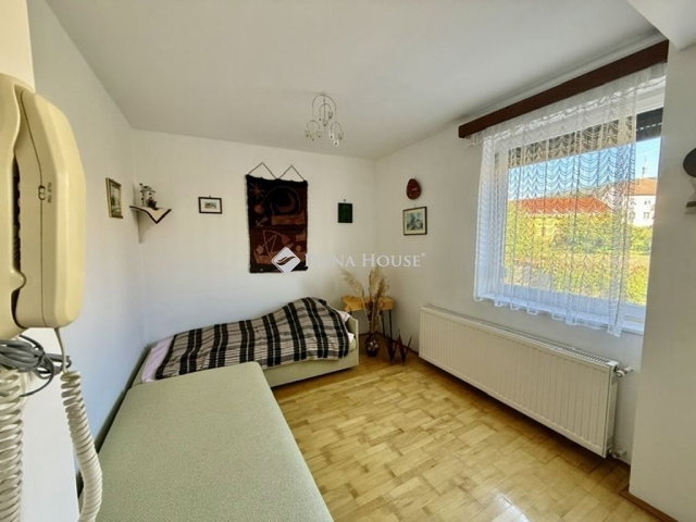 Eladó téglalakás, Pécsett 79 M Ft, 3 szobás