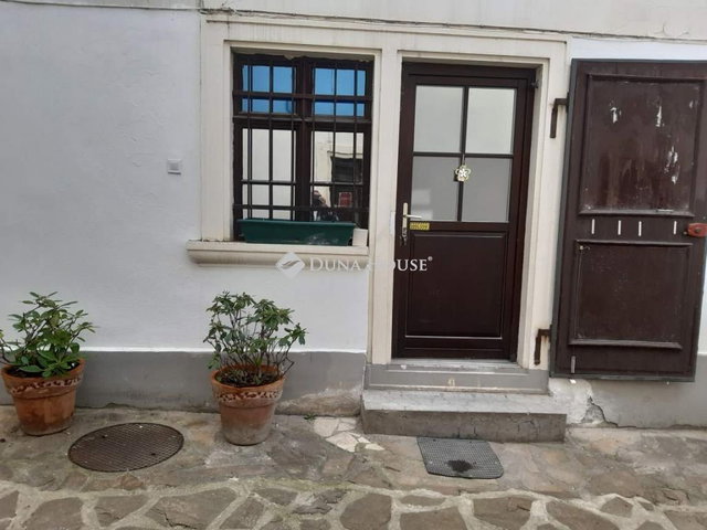 Eladó üzlethelyiség, Sopronban, Várkerület utcában 20.5 M Ft