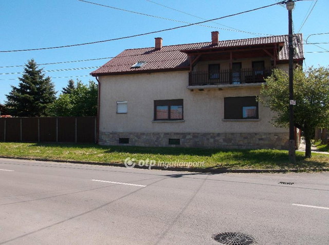 Eladó családi ház, Gyöngyösön 59.9 M Ft, 5+1 szobás