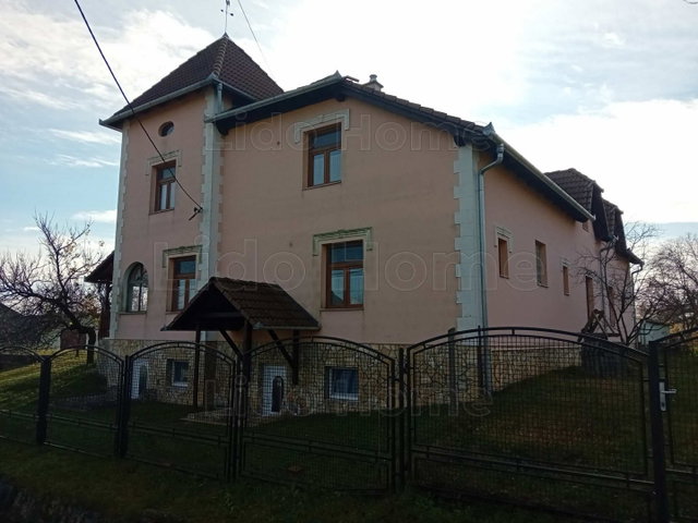 Eladó családi ház, Galambokon 115 M Ft, 11 szobás