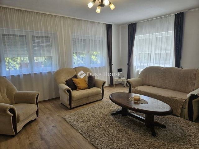 Eladó családi ház, Szentendrén 155 M Ft, 4 szobás