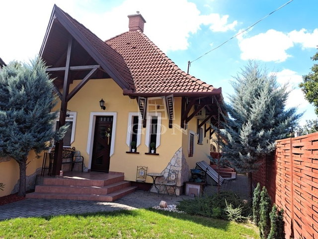 Eladó családi ház, Szigetszentmártonban 139 M Ft, 5 szobás