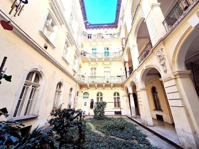 Eladó téglalakás, Budapesten, VI. kerületben 50 M Ft, 2 szobás