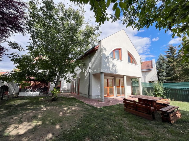 Eladó téglalakás, Kőszegen 75 M Ft, 7 szobás