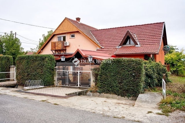 Eladó családi ház, Pécsett 119 M Ft, 4 szobás