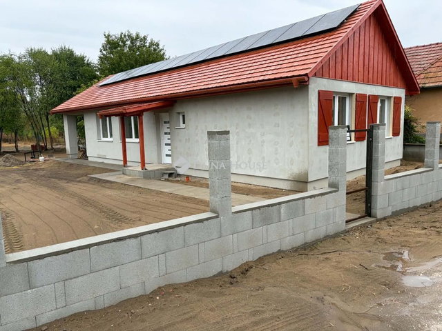 Eladó családi ház, Nyáregyházán 79 M Ft, 4 szobás
