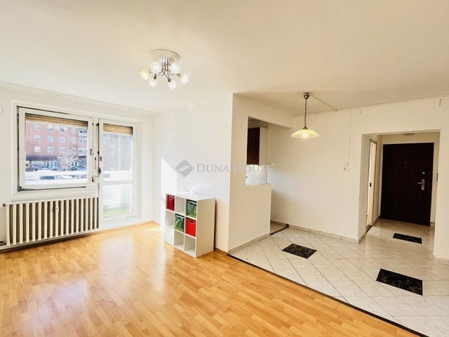 Eladó panellakás, Veszprémben 69.9 M Ft, 2+2 szobás