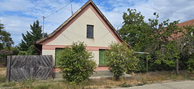 Eladó családi ház, Nagyréven 8.2 M Ft, 2 szobás