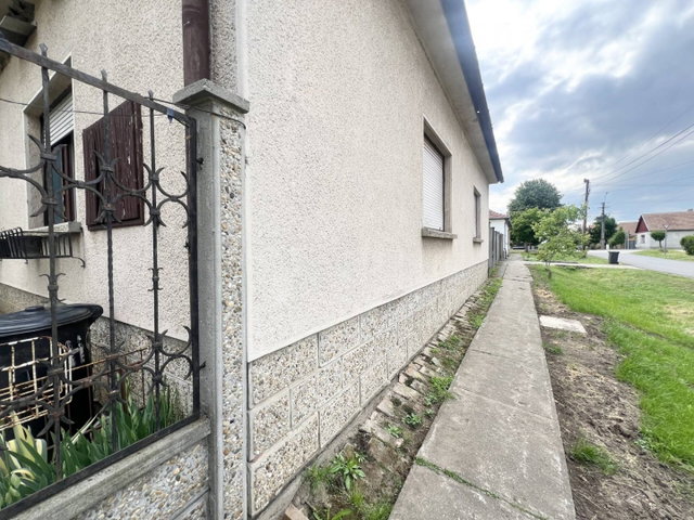 Eladó családi ház, Eleken 25 M Ft, 6 szobás