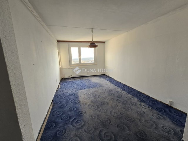 Eladó panellakás, Várpalotán 43.5 M Ft, 3 szobás