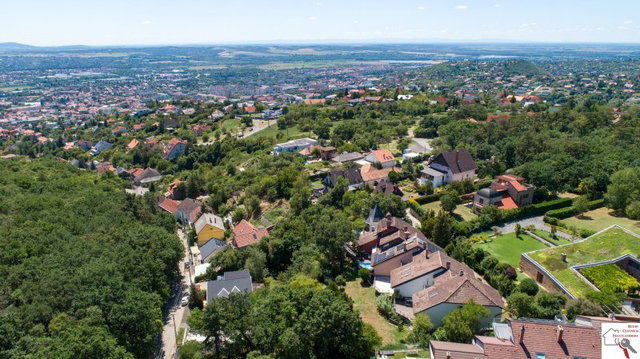 Eladó sorház, Pécsett 124.9 M Ft, 5 szobás