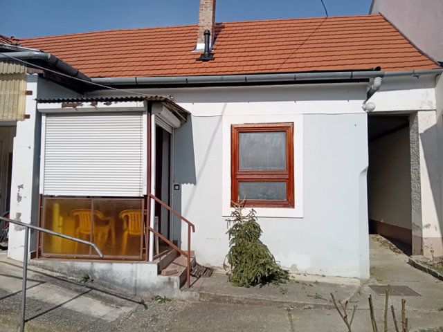 Eladó családi ház, Keszthelyen 29.5 M Ft, 1+2 szobás