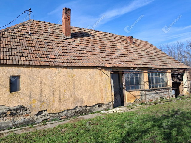 Eladó családi ház, Ácson 19.8 M Ft, 3 szobás