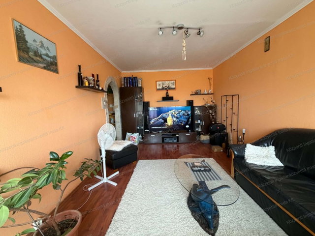 Eladó panellakás, Tatabányán 36.89 M Ft, 2+1 szobás