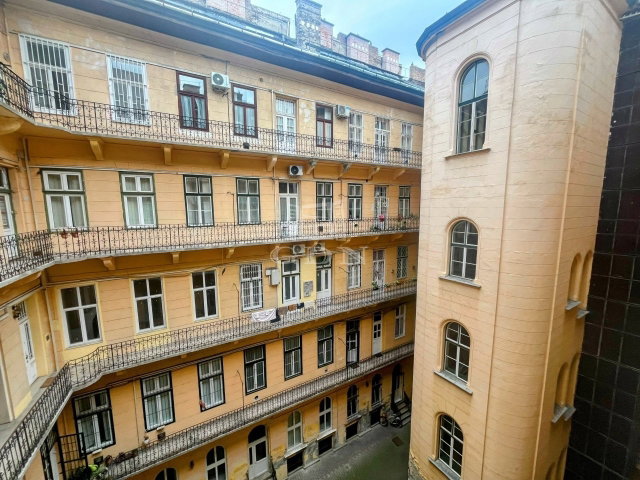 Eladó téglalakás, Budapesten, VIII. kerületben 120 M Ft