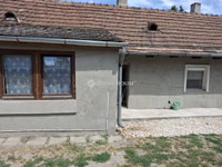 Eladó családi ház, Bicskén, Petőfi téren 63 M Ft, 6 szobás