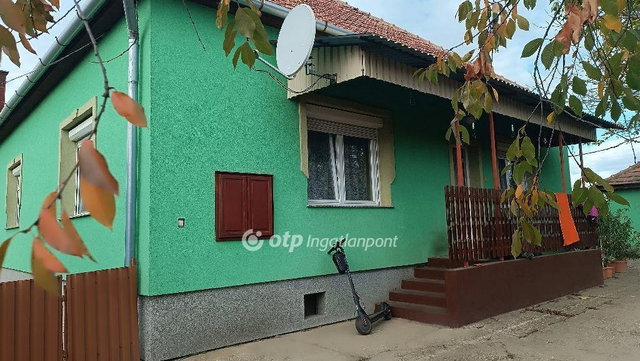Eladó családi ház, Törtelen 55 M Ft, 3+1 szobás