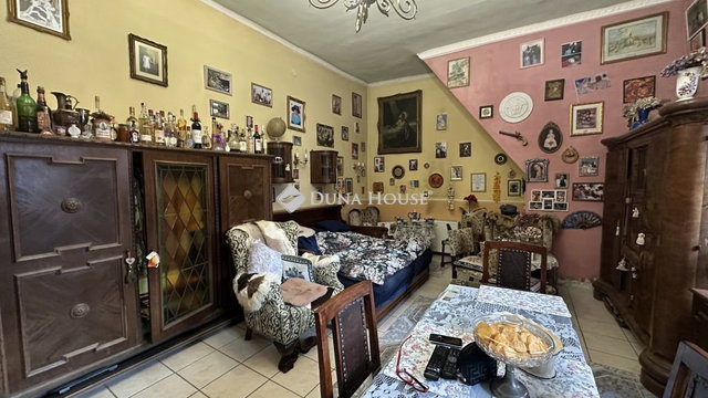 Eladó családi ház, Budakeszin, Fő utcában 77 M Ft, 2 szobás