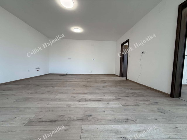 Eladó téglalakás, Szolnokon 72.99 M Ft, 2 szobás