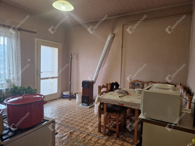 Eladó családi ház, Kisbéren 30 M Ft, 3 szobás