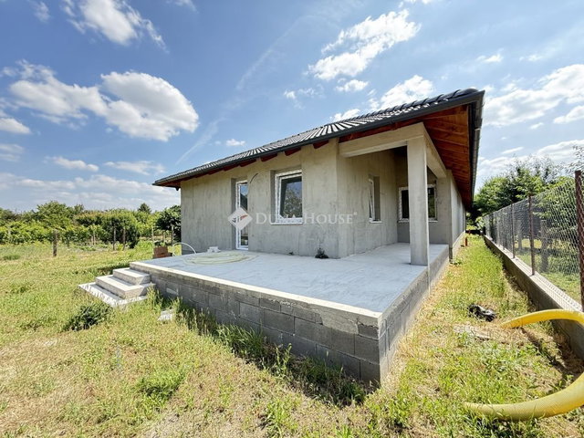 Eladó ikerház, Szigetcsépen 91.9 M Ft, 5 szobás