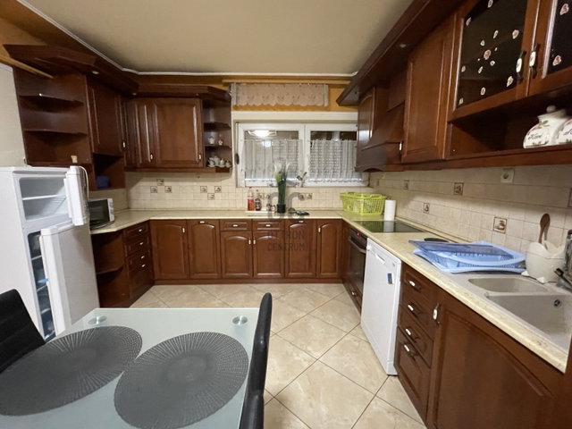 Eladó családi ház, Debrecenben 198 M Ft, 6 szobás
