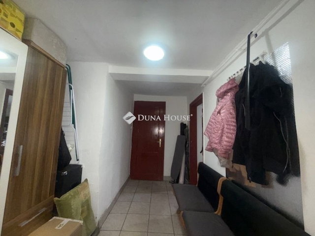 Eladó családi ház, Vecsésen 80 M Ft, 3 szobás
