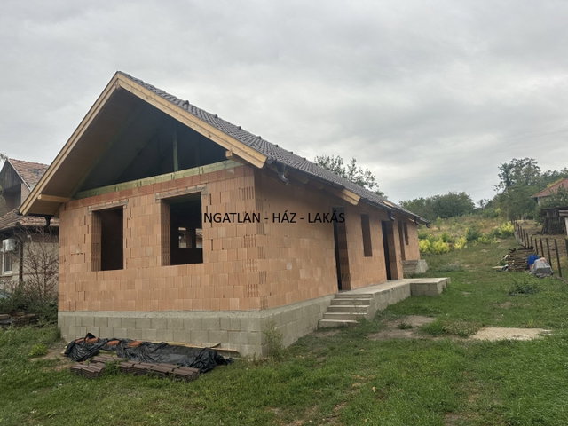 Eladó ikerház, Őrbottyánban 74.9 M Ft, 3 szobás