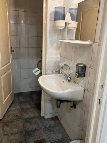 Eladó üzlethelyiség, Nyíregyházán 49 M Ft