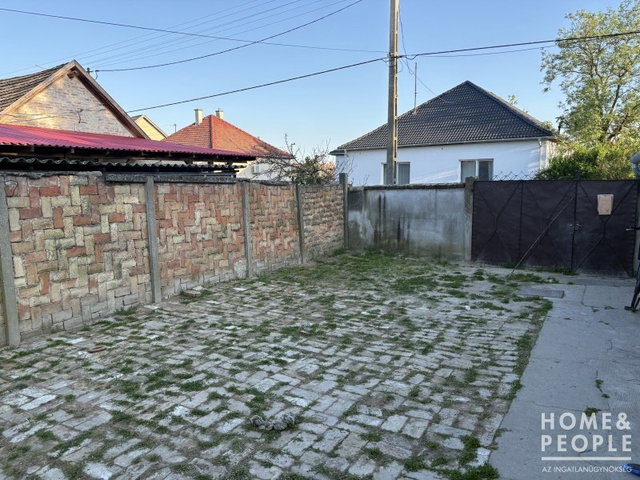 Eladó családi ház, Kiszomboron 29.5 M Ft, 3 szobás