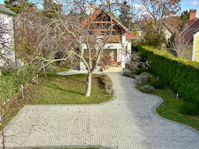 Eladó családi ház, Balatonfüreden 199.8 M Ft, 6 szobás
