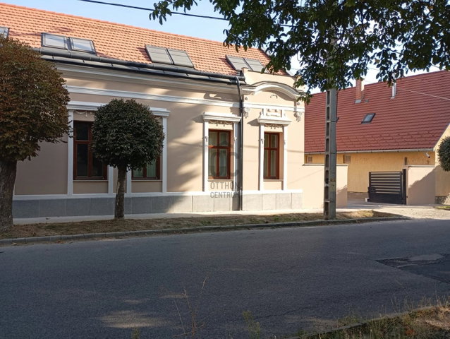 Eladó téglalakás, Szekszárdon, Remete utcában 56 M Ft, 3 szobás