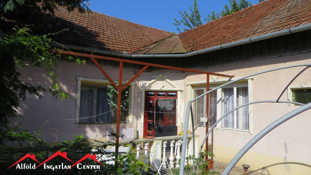 Eladó családi ház, Békéscsabán 27.99 M Ft, 5+2 szobás