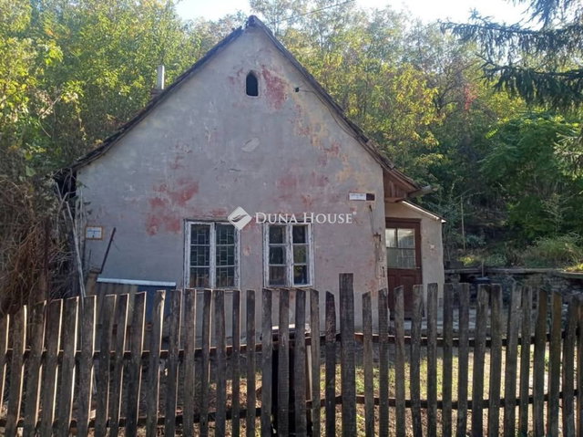 Eladó családi ház, Pécsett, Káposztásvölgyi úton 21.99 M Ft