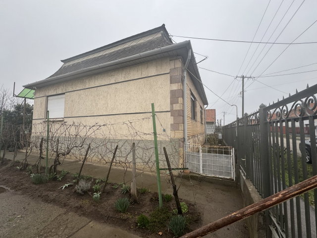 Eladó családi ház, Ecséden 39.9 M Ft, 3 szobás