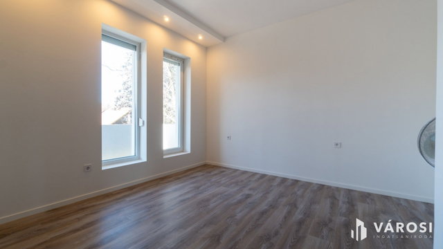Eladó téglalakás, Siófokon 102 M Ft, 4 szobás