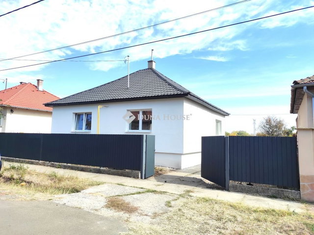 Eladó családi ház, Hatvanban 55 M Ft, 2 szobás