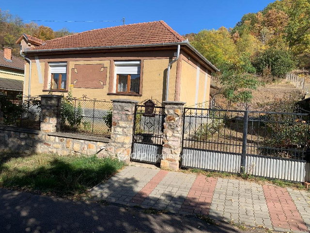 Eladó családi ház, Istenmezején 25 M Ft, 3 szobás