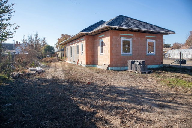 Eladó családi ház, Deszken 98 M Ft, 4 szobás