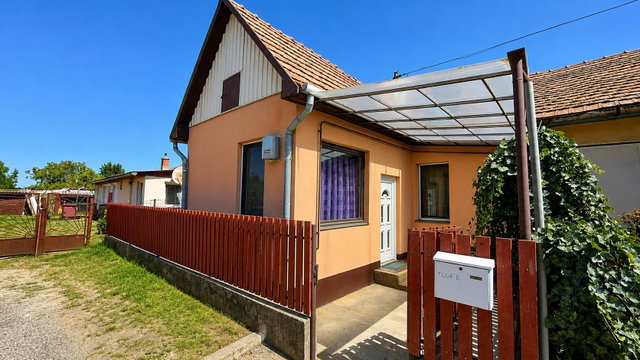 Eladó ikerház, Nyíregyházán 23.5 M Ft, 2 szobás