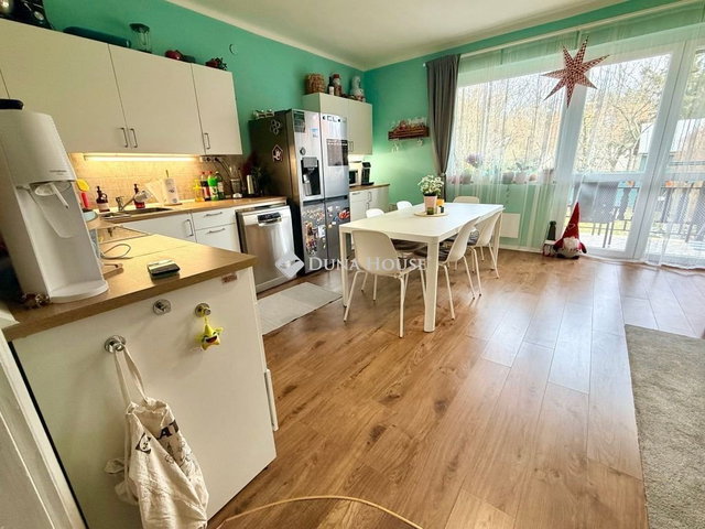 Eladó ikerház, Balatonkenesén 90 M Ft, 4 szobás