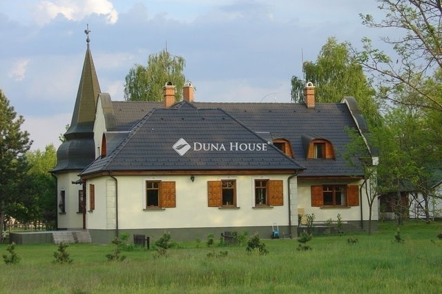 Eladó családi ház, Kecskeméten 229 M Ft, 8 szobás