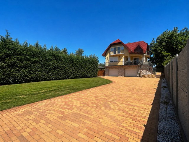 Eladó családi ház, Szigetszentmiklóson 159.99 M Ft, 5 szobás